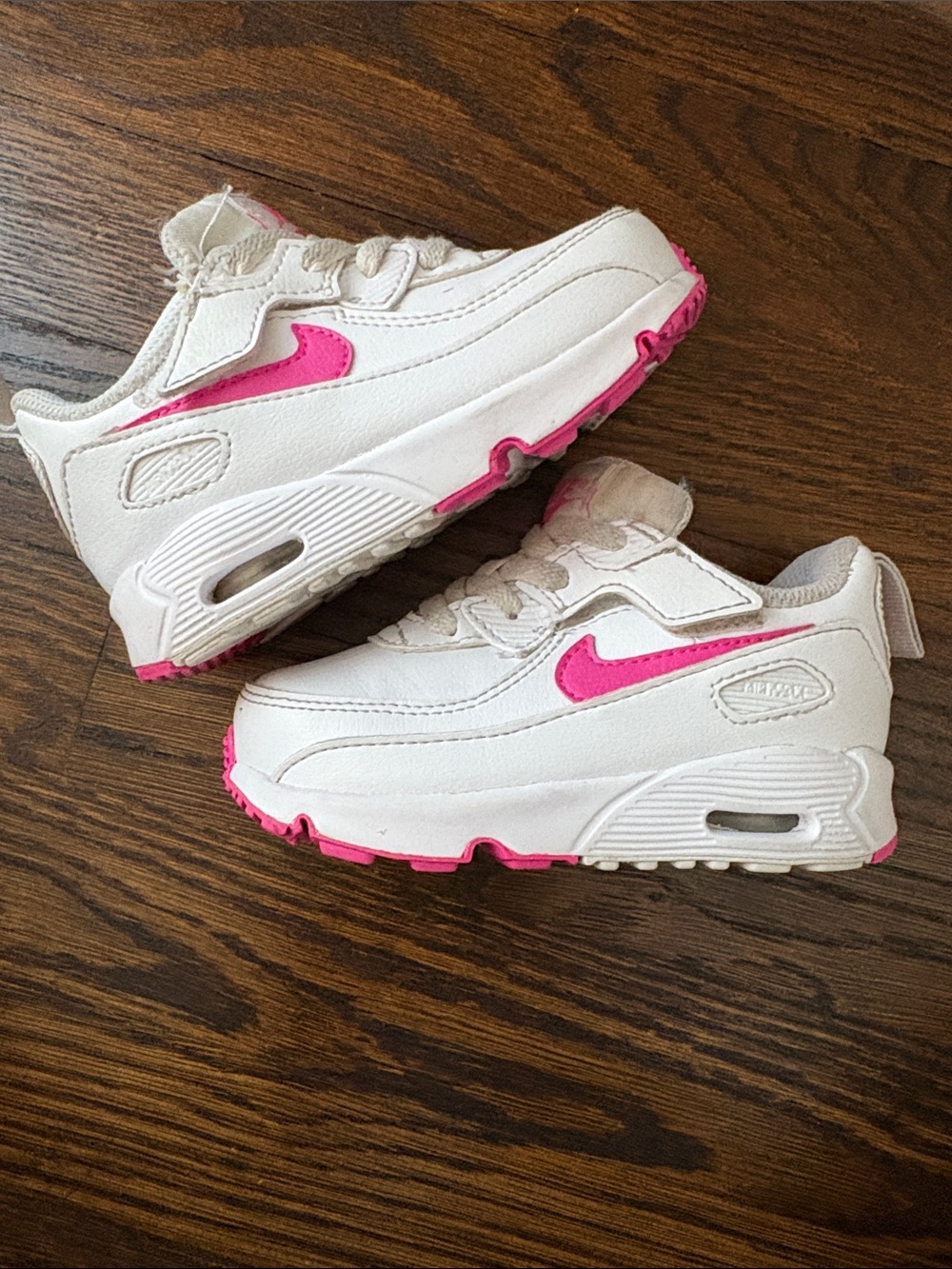 7C Nike Air Max 90 Easy on Kids White Sneakers with Pink Swoosh